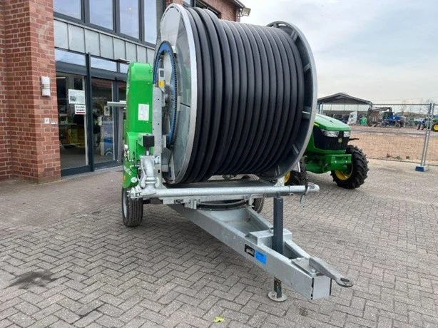 Irrigation hose reel for greenhouses and fields
